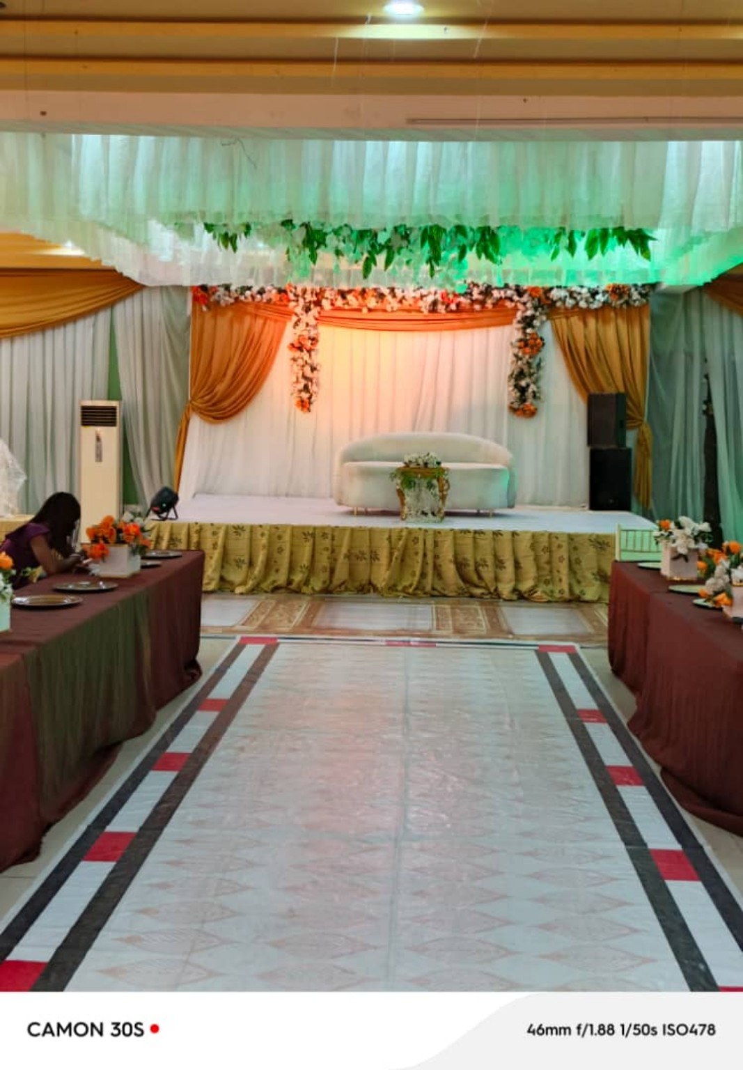 Reception aisle at Oasis Center